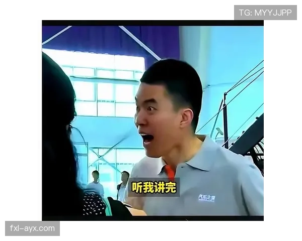 鲍春来平时看着接地气，可掏钱包那一刹那我就知道他不是普通人