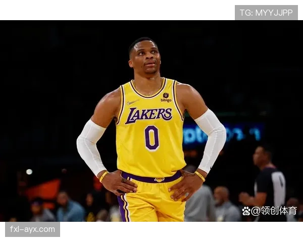 乔·杜马斯利用挡拆拉开空间提升三分命中率明显领先队友