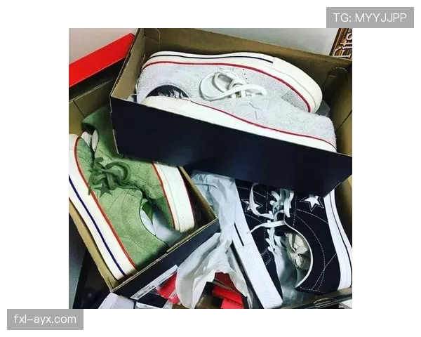 苏翊鸣家里堆满赞助商送的限量球鞋，穿不过来直接放着发霉